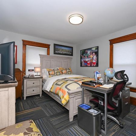 Berrodin Bed & Breakfast Akron Εξωτερικό φωτογραφία